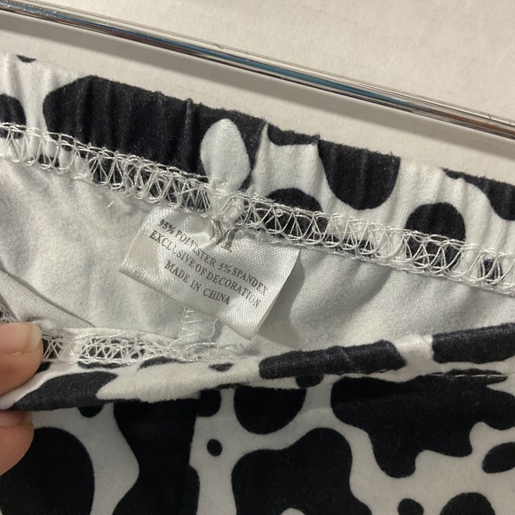 Toddler Cow Print Bell Bottom Pants Size 3T-4T - Picture 5 of 8